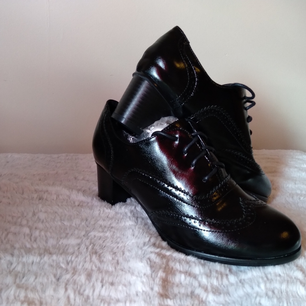 Women's Lace Up Oxfords